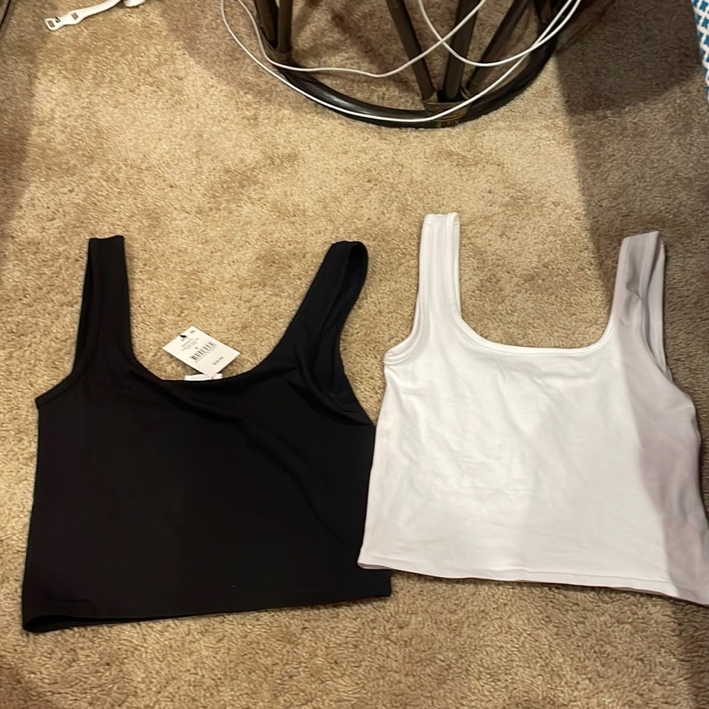 Black and white crop tops from cotton on